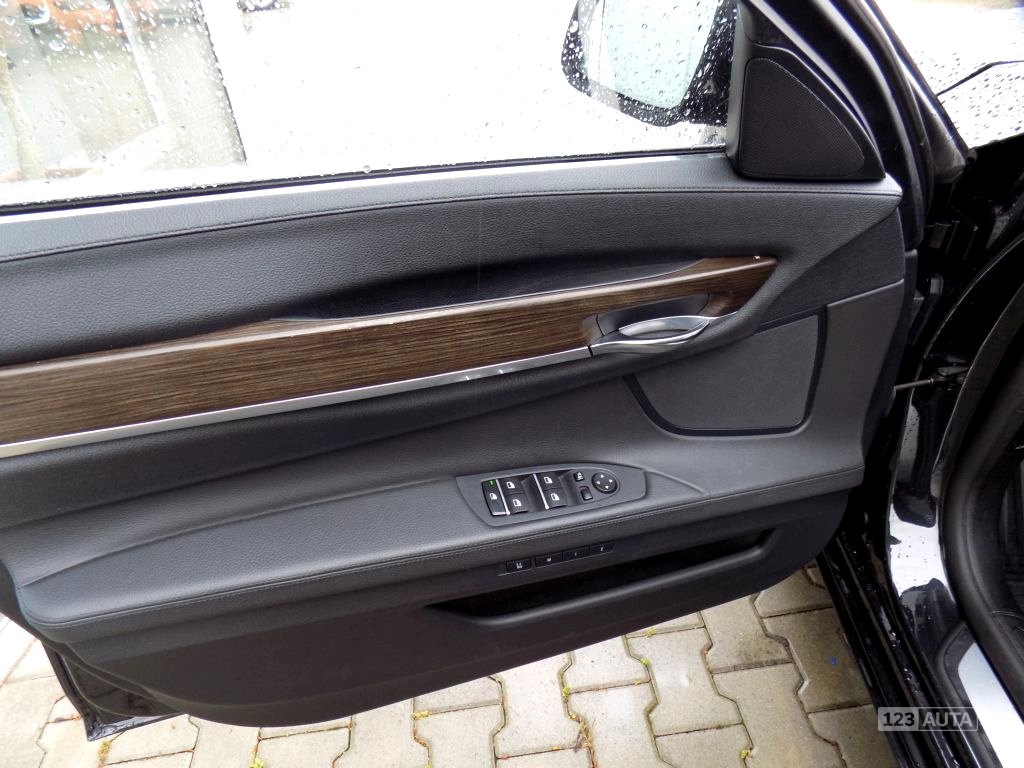 BMW Řada 7, 2010 - pohled č. 9