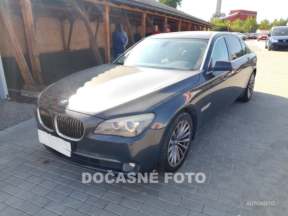 BMW Řada 7, 2010 - pohled č. 3