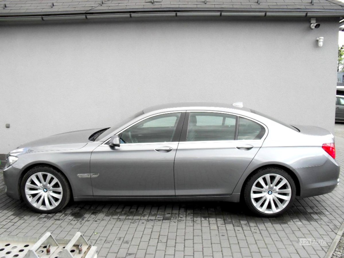 BMW Řada 7, 2009 - pohled č. 2