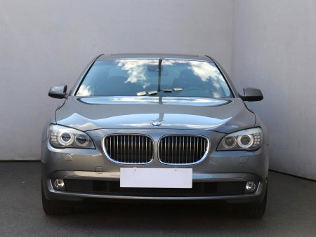 BMW Řada 7, 2012 - pohled č. 2