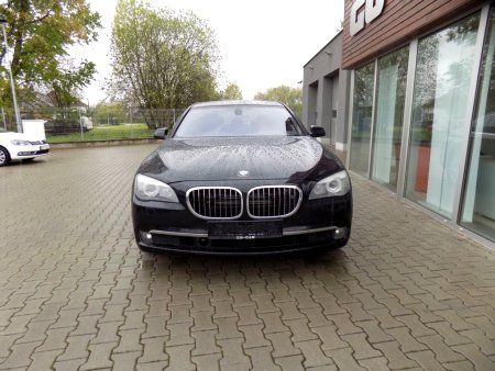 BMW Řada 7, 2010 - pohled č. 2