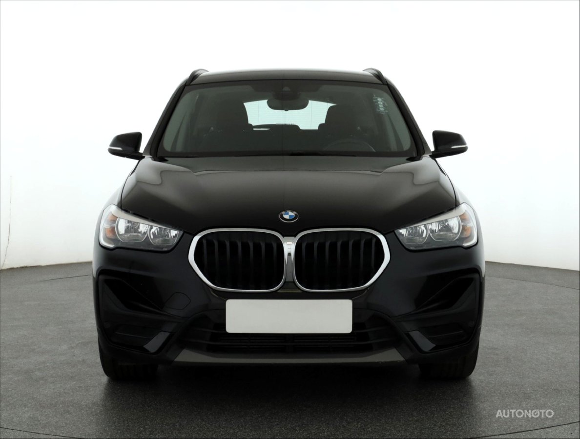 BMW X1, 2021 - pohled č. 2