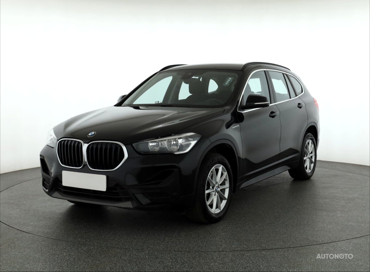 BMW X1, 2021 - pohled č. 3
