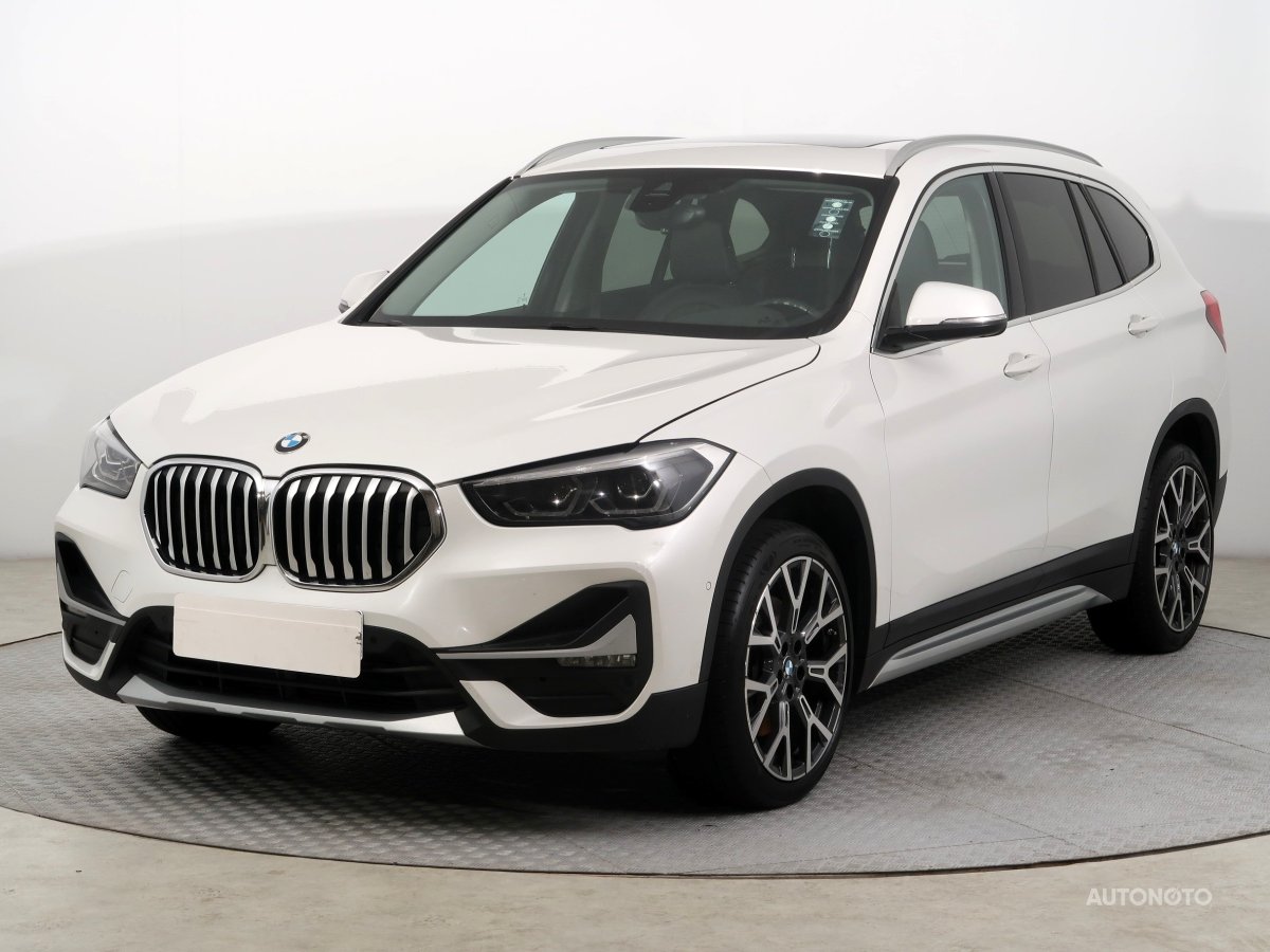 BMW X1, 2021 - pohled č. 3