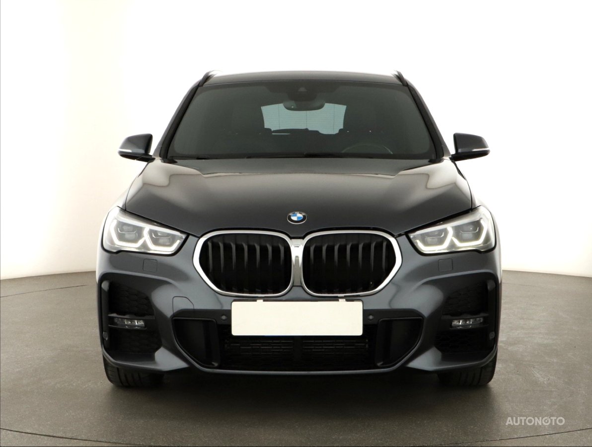 BMW X1, 2021 - pohled č. 2