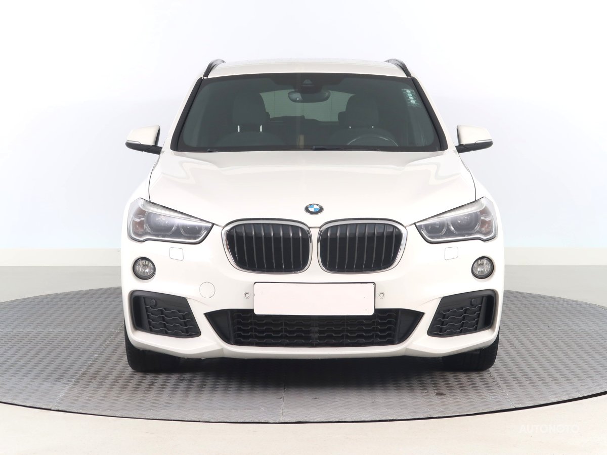 BMW X1, 2021 - pohled č. 2