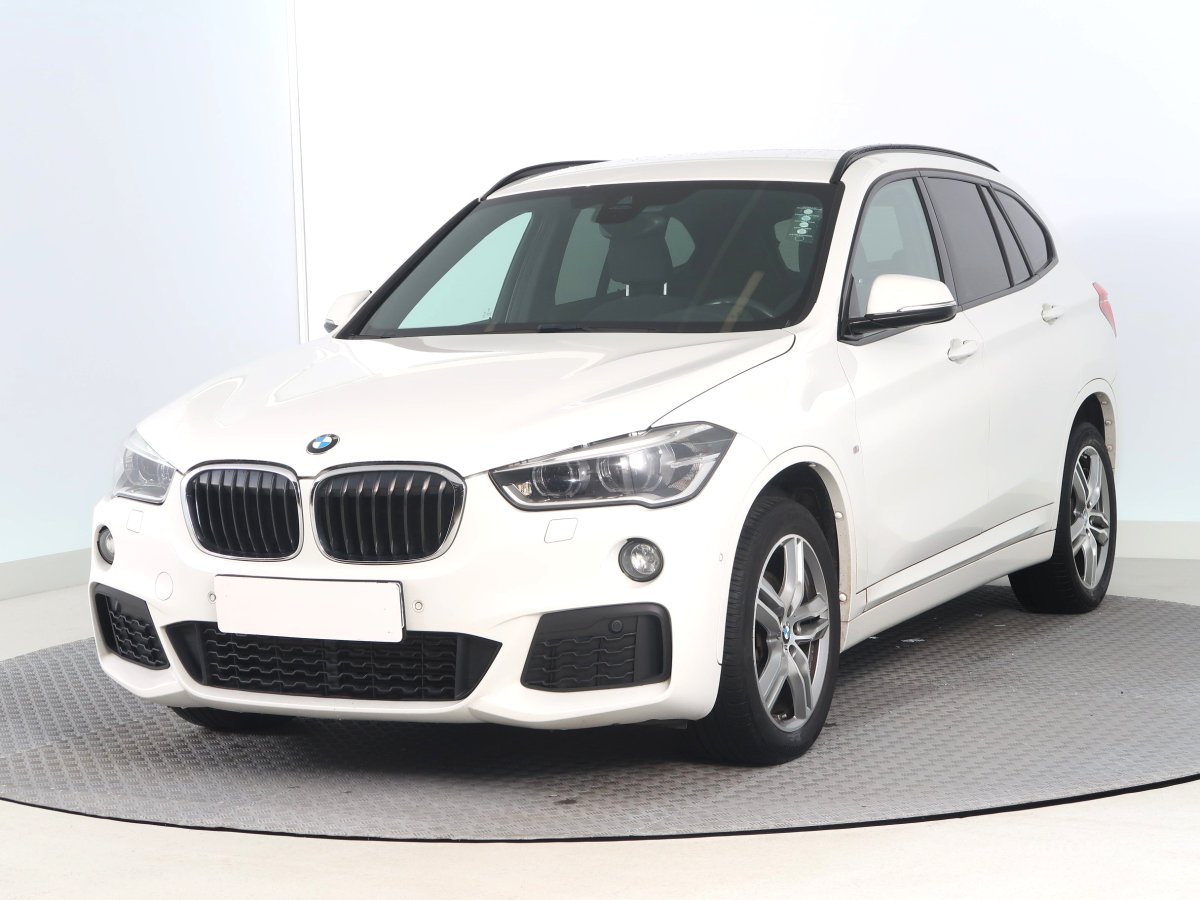 BMW X1, 2021 - pohled č. 3
