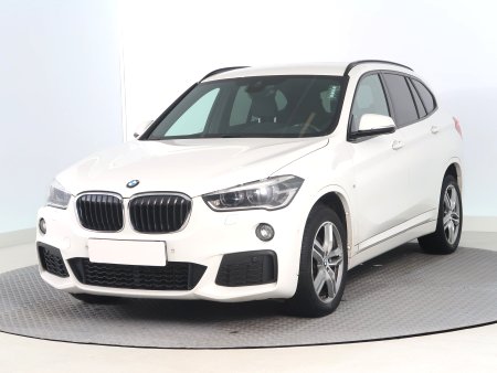 BMW X1, 2021 - pohled č. 3