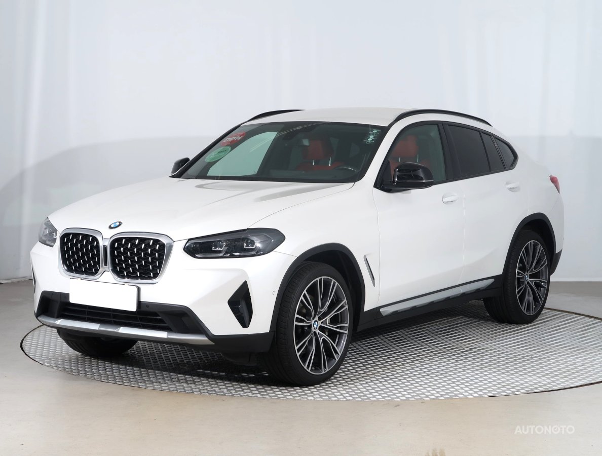 BMW X4, 2022 - pohled č. 3