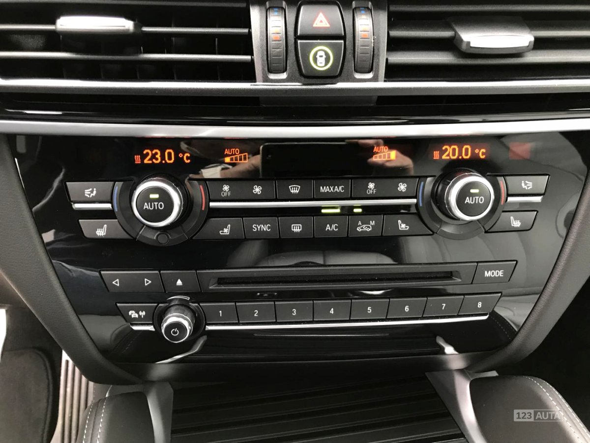 BMW X5, 2016 - pohled č. 15