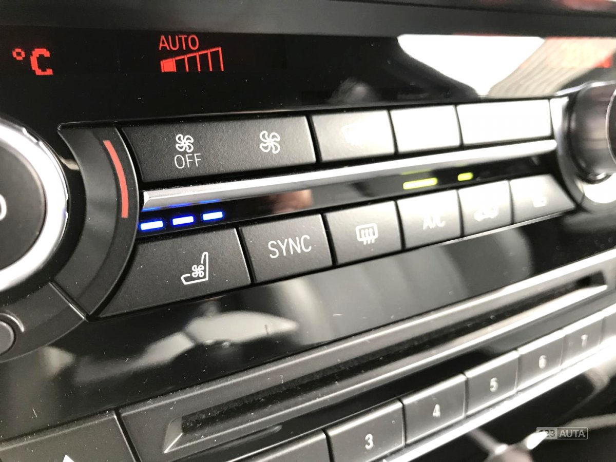 BMW X5, 2016 - pohled č. 16