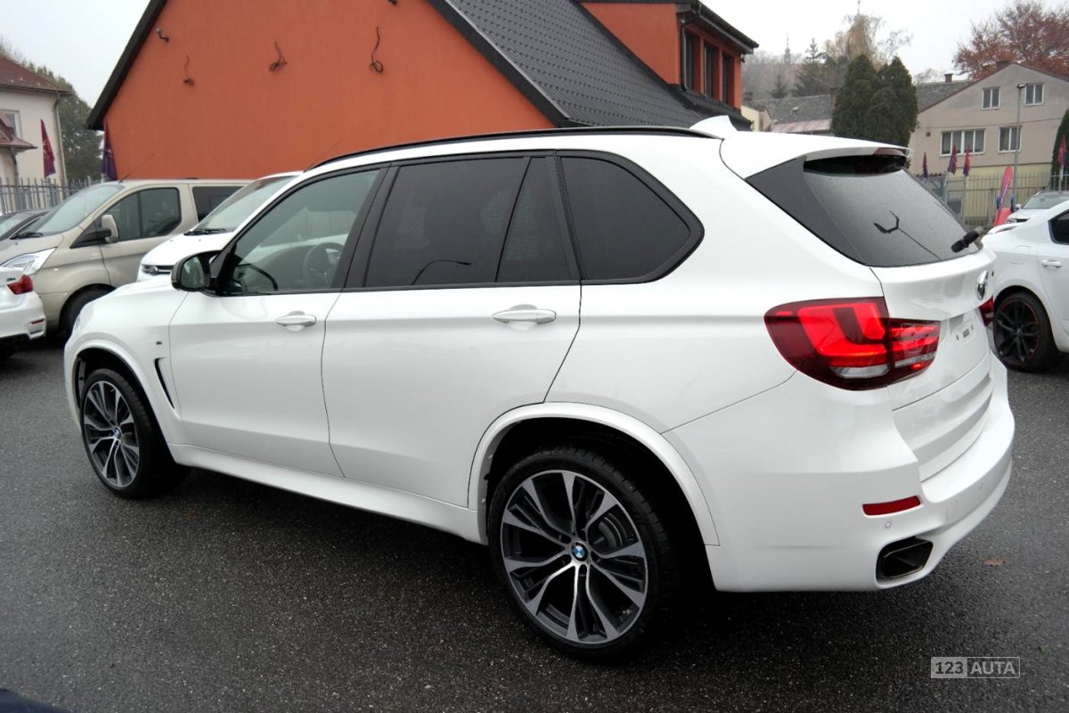 BMW X5, 2018 - pohled č. 3