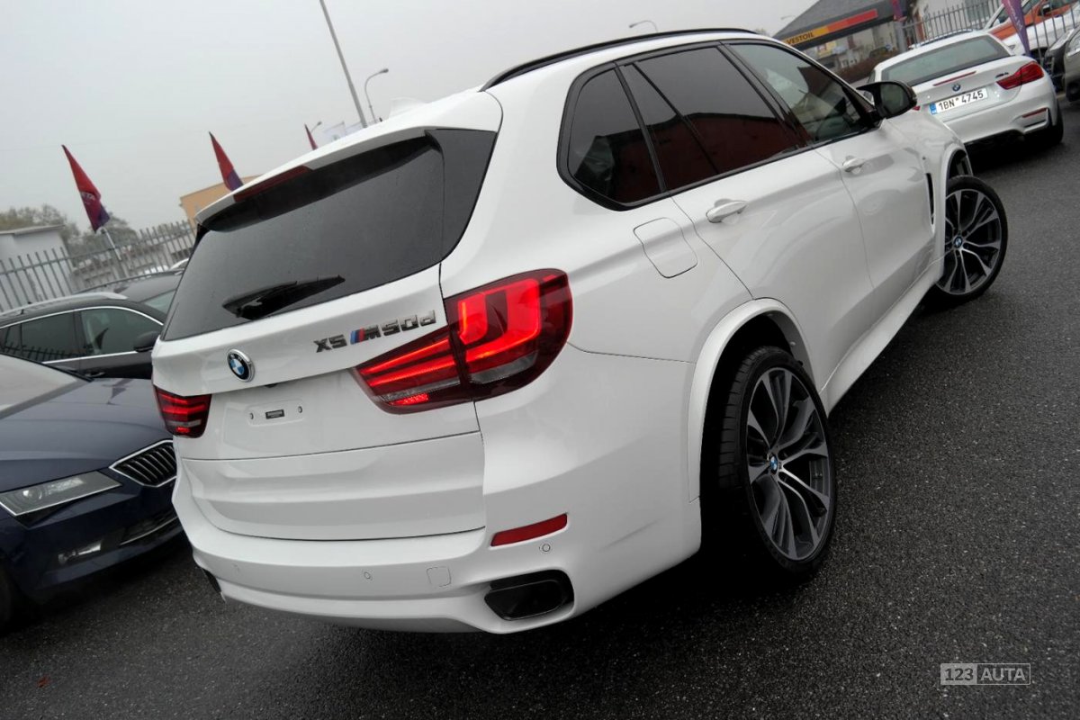 BMW X5, 2018 - pohled č. 4