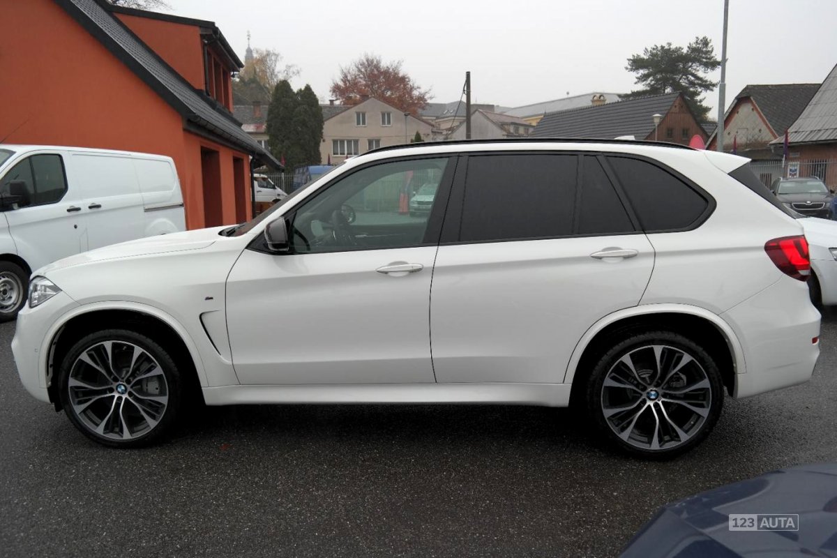 BMW X5, 2018 - pohled č. 5