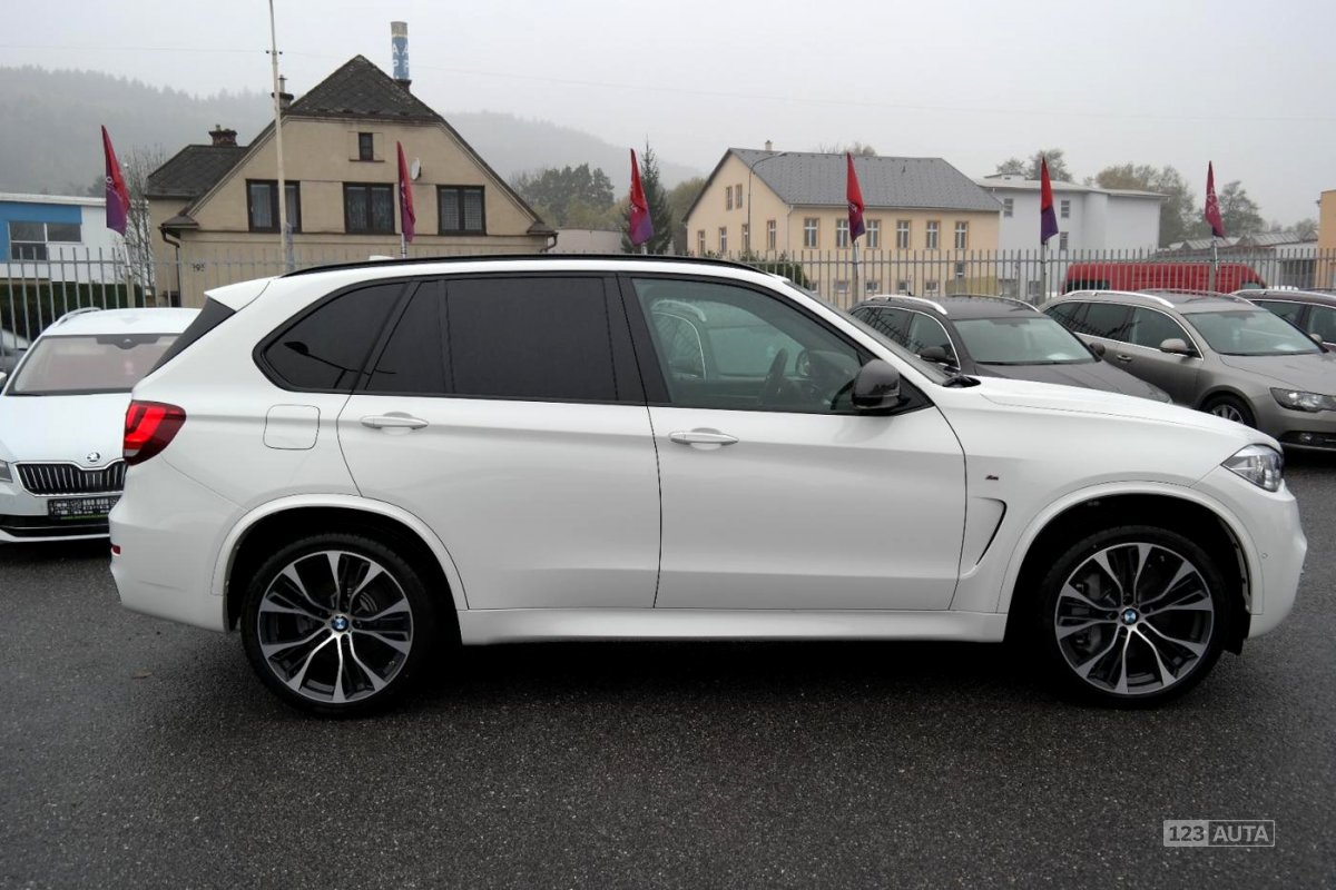 BMW X5, 2018 - pohled č. 6