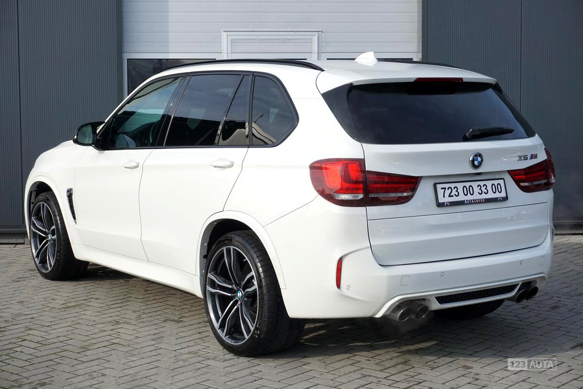BMW X5, 2017 - pohled č. 5
