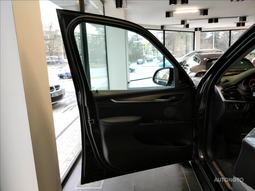 BMW X5, 2015 - pohled č. 8