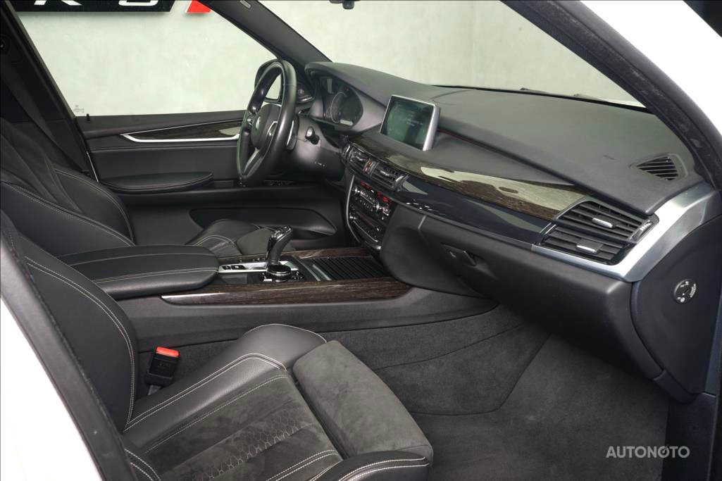 BMW X5, 2015 - pohled č. 3