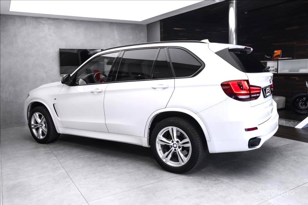BMW X5, 2015 - pohled č. 8
