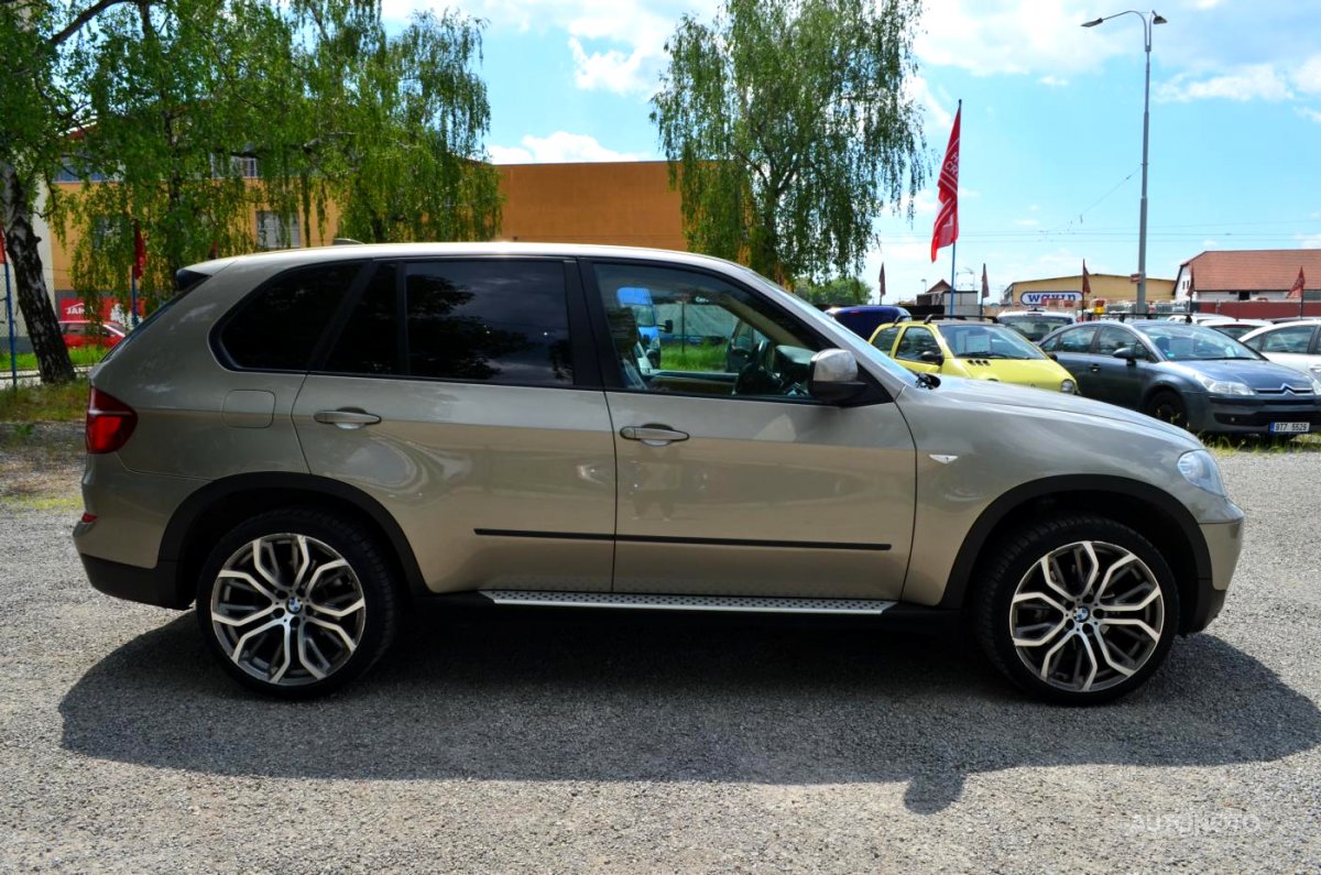 BMW X5, 2010 - pohled č. 2