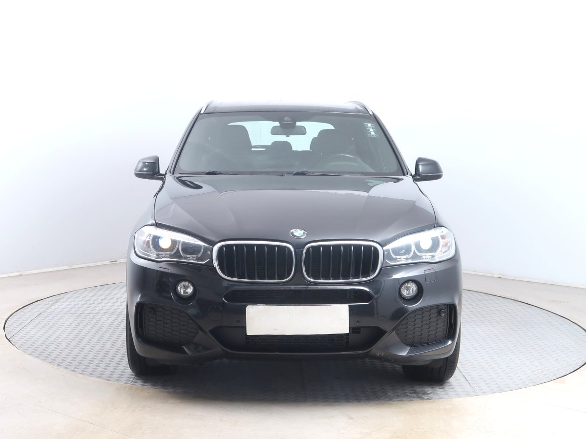 BMW X5, 2017 - pohled č. 2