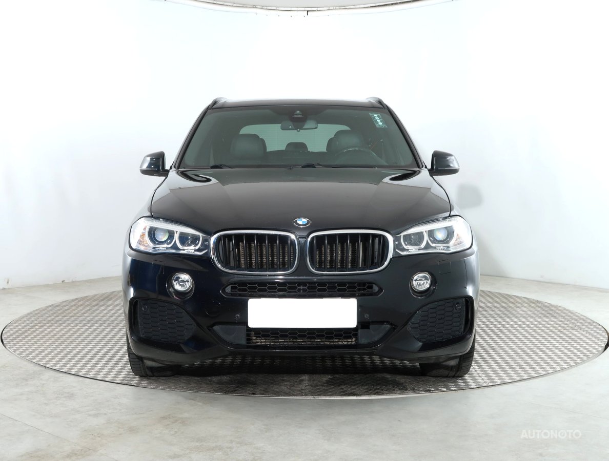 BMW X5, 2018 - pohled č. 2