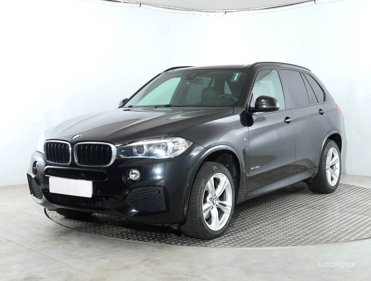 BMW X5, 2018 - pohled č. 3