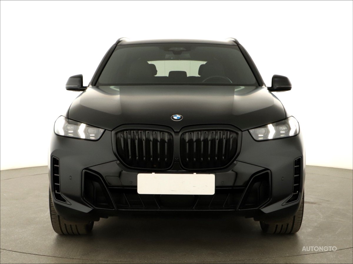 BMW X5, 2023 - pohled č. 2