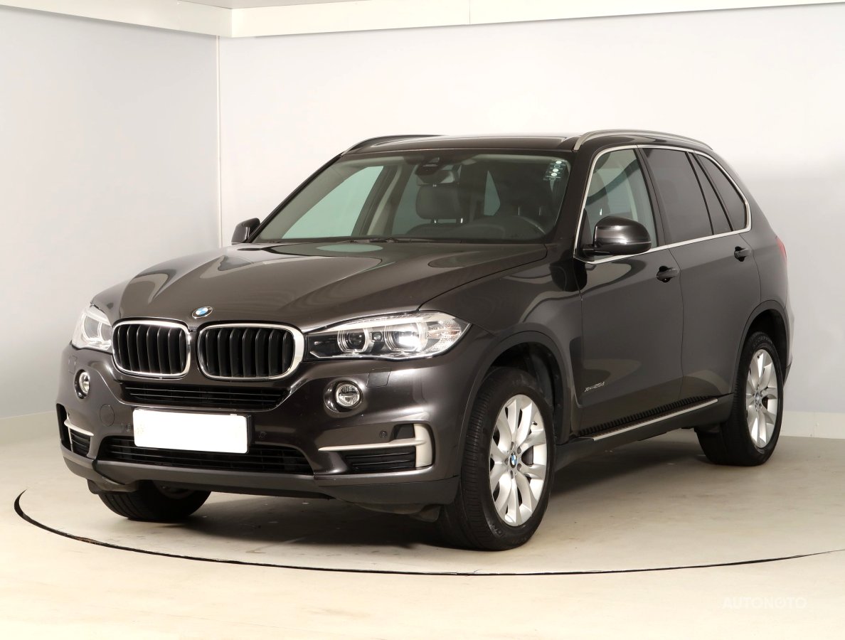 BMW X5, 2018 - pohled č. 3