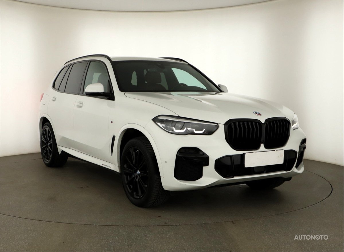 BMW X5, 2022 - celkový pohled