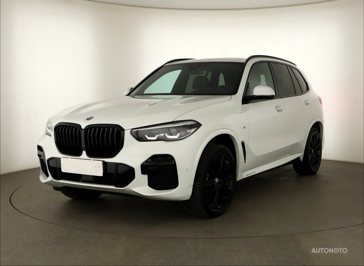 BMW X5, 2022 - pohled č. 3