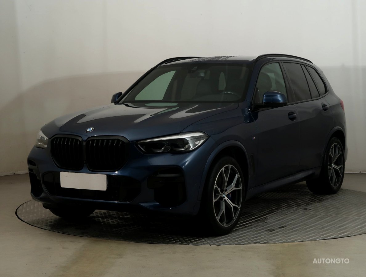BMW X5, 2021 - pohled č. 3