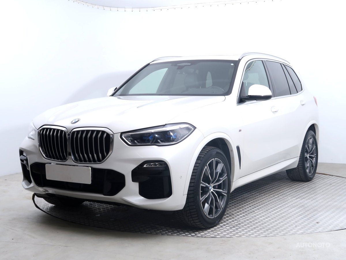 BMW X5, 2021 - pohled č. 3