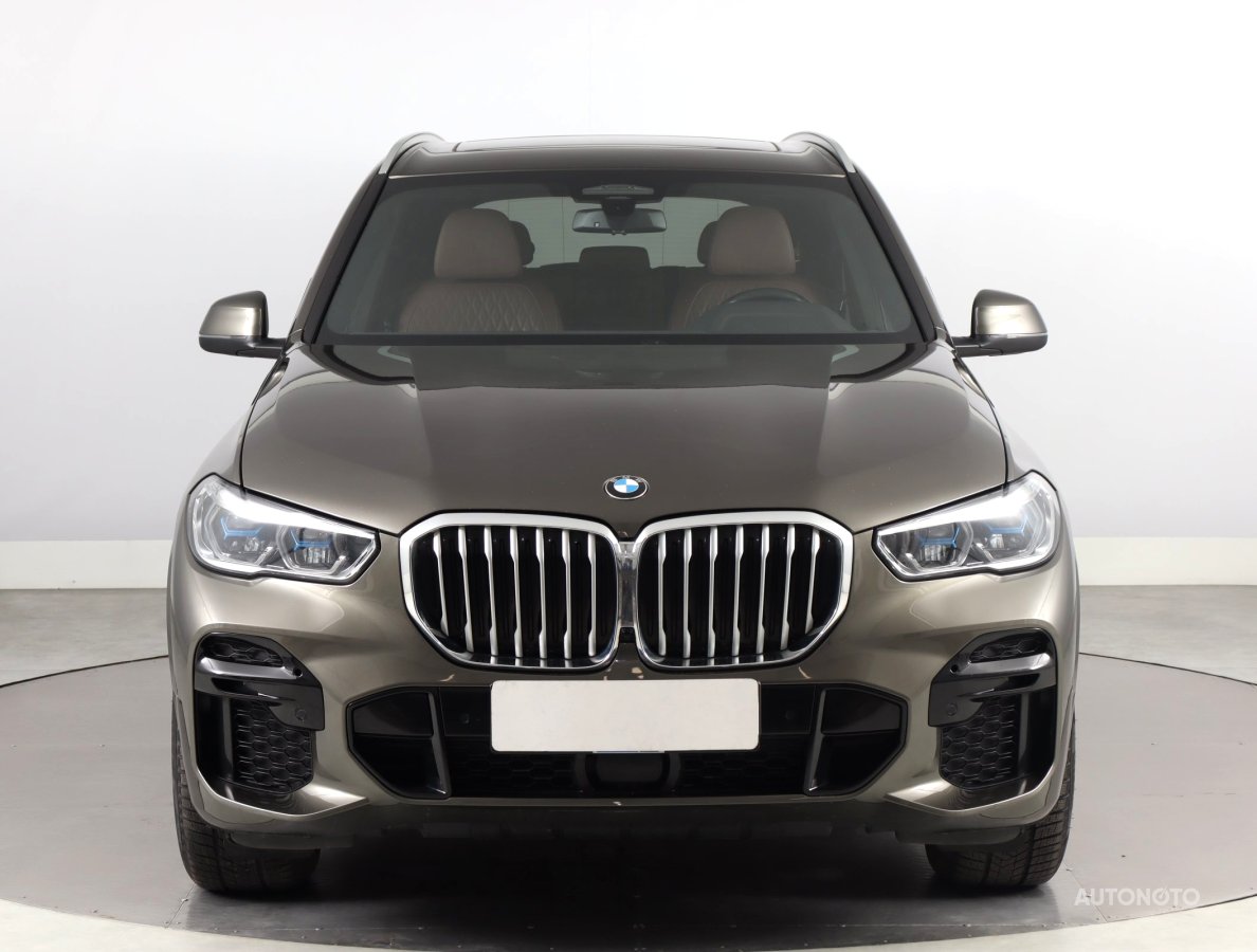BMW X5, 2022 - pohled č. 2