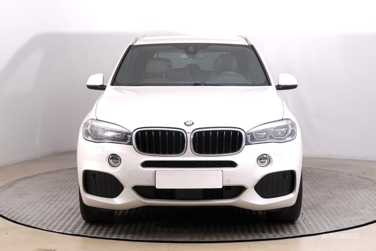 BMW X5, 2018 - pohled č. 2