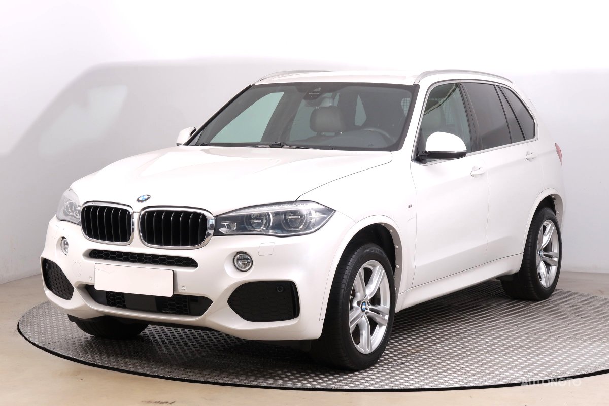 BMW X5, 2018 - pohled č. 3