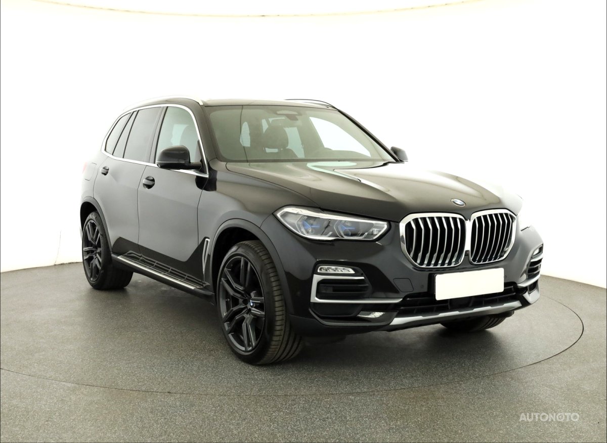 BMW X5, 2021 - celkový pohled