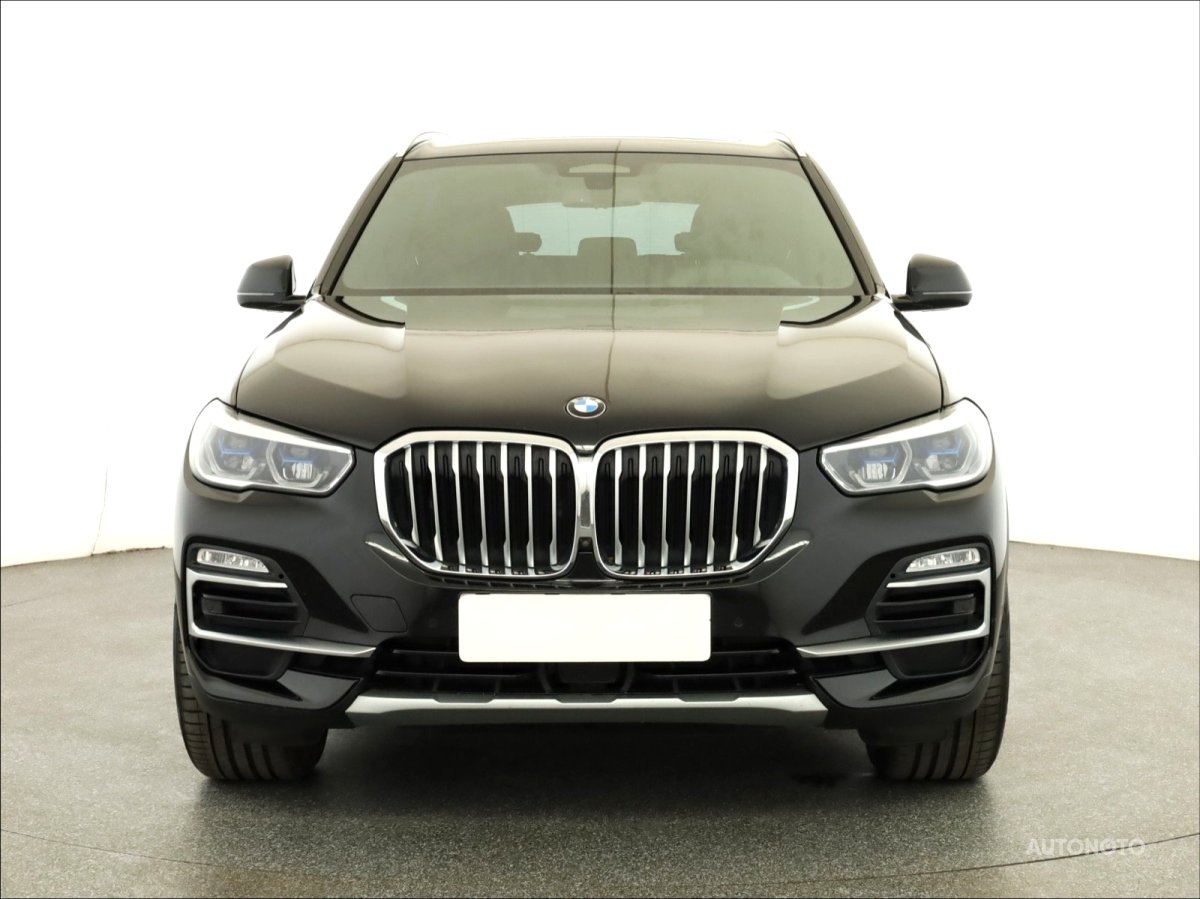 BMW X5, 2021 - pohled č. 2