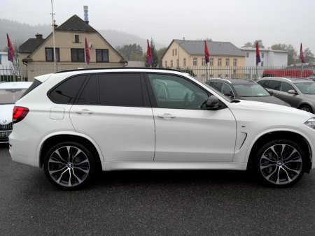 BMW X5, 2018 - pohled č. 6