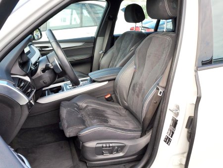 BMW X5, 2017 - pohled č. 3