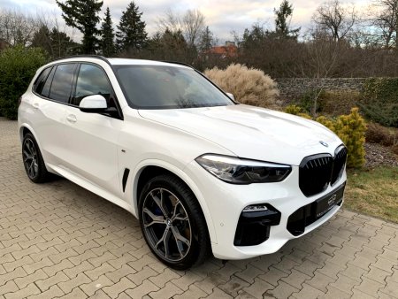 BMW X5, 2020 - pohled č. 3