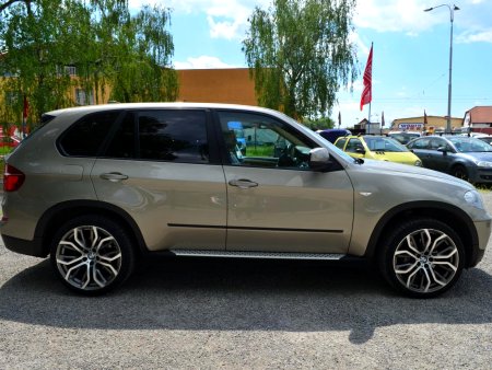 BMW X5, 2010 - pohled č. 2