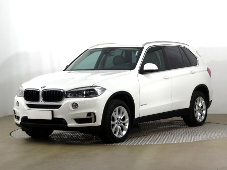 BMW X5, 2018 - pohled č. 3
