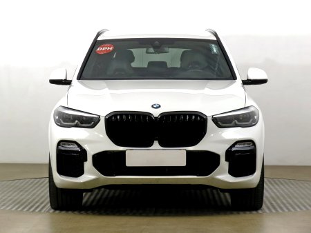 BMW X5, 2021 - pohled č. 2