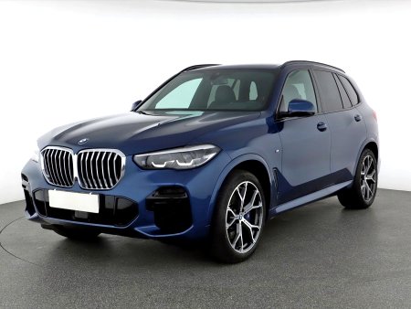 BMW X5, 2021 - pohled č. 3
