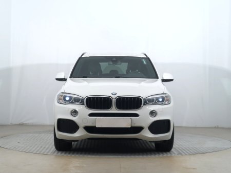 BMW X5, 2018 - pohled č. 2