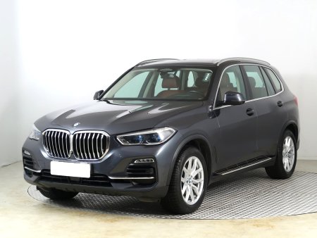 BMW X5, 2019 - pohled č. 3