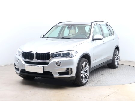 BMW X5, 2018 - pohled č. 3