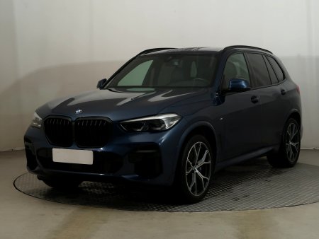 BMW X5, 2021 - pohled č. 3