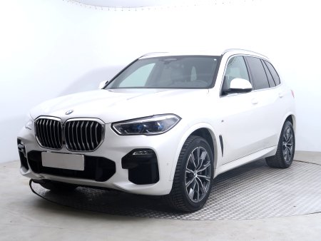 BMW X5, 2021 - pohled č. 3